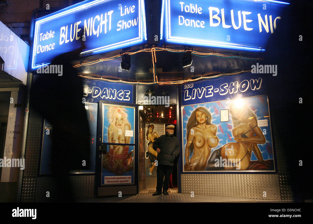 A doorman stands in the entrance to a tabledance club on the famous Reeperbahn amusement street in Hamburg, Germany, Tuesday night, 28 March 2006. The famous Reeperbahn is considered the longest amusement street in the world. Photo: Kay Nietfeld Stock Photo