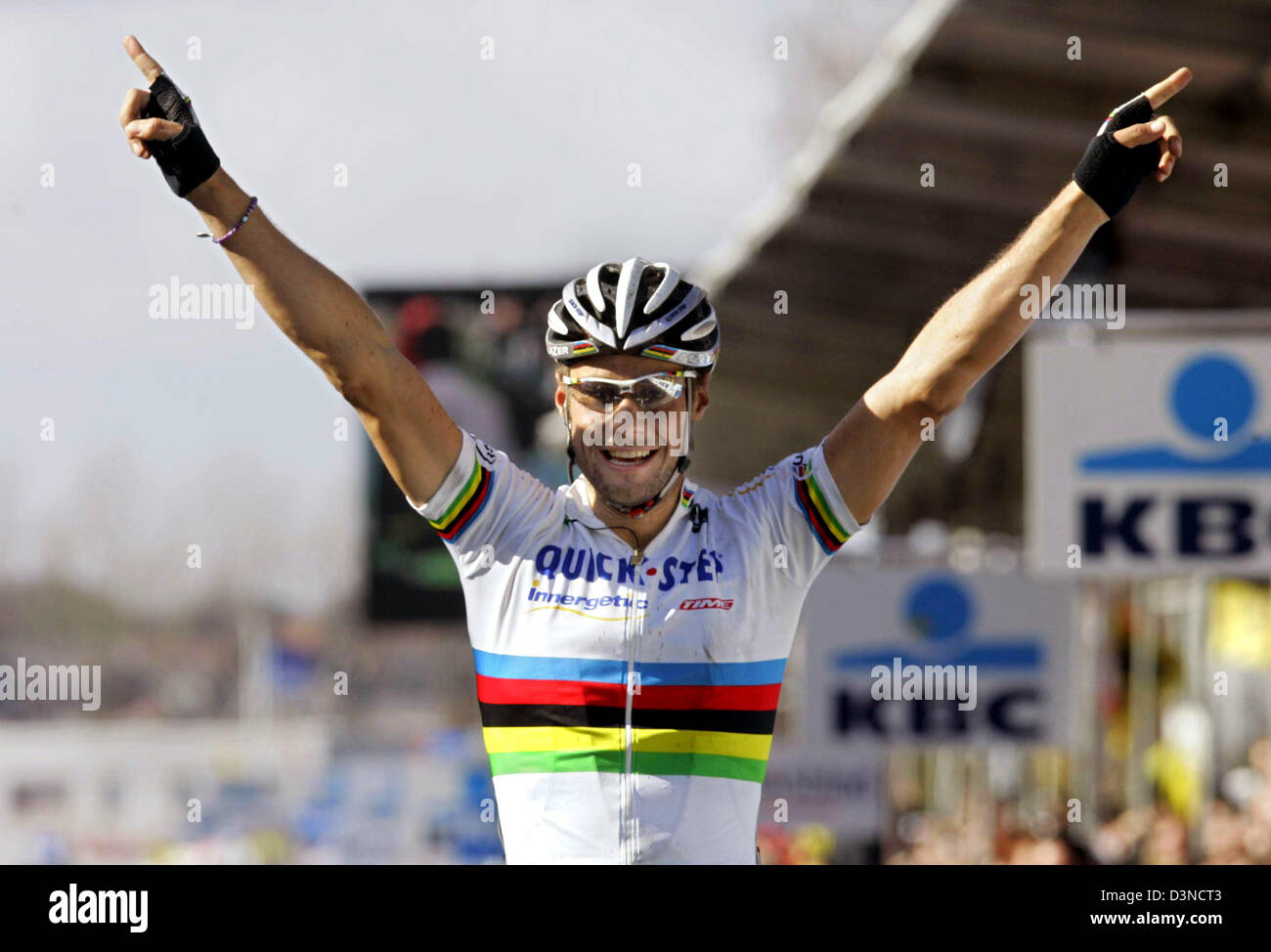 Belgian cycling pro Tom Boonen of Team Quickstep celebrates after winning the ProTour Flanders cycling race in Meerbeke, Belgium, 02 April 2006. The course covered a distance of 258 kilometres from the town of Bruges to Meerbeke. Photo: Bernd Thissen Stock Photo