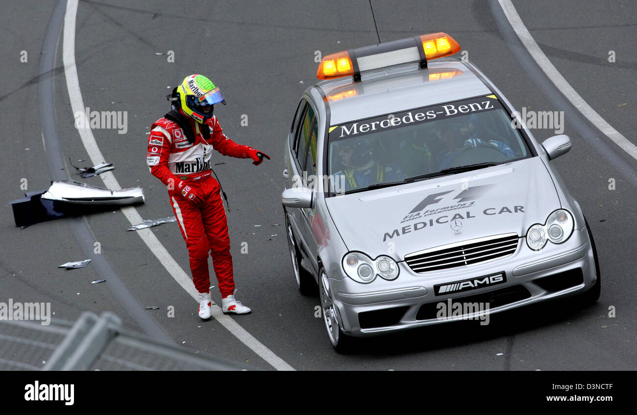 Brazilian Formula One driver Felipe Massa for Scuderia Ferrari stands next to the medical car after his crash shortly after the start of the Australian Formula One Grand Prix at the Albert Park Street Circuit in Melbourne, Australia, Sunday 02 April 2006. Photo: Rainer Jensen Stock Photo