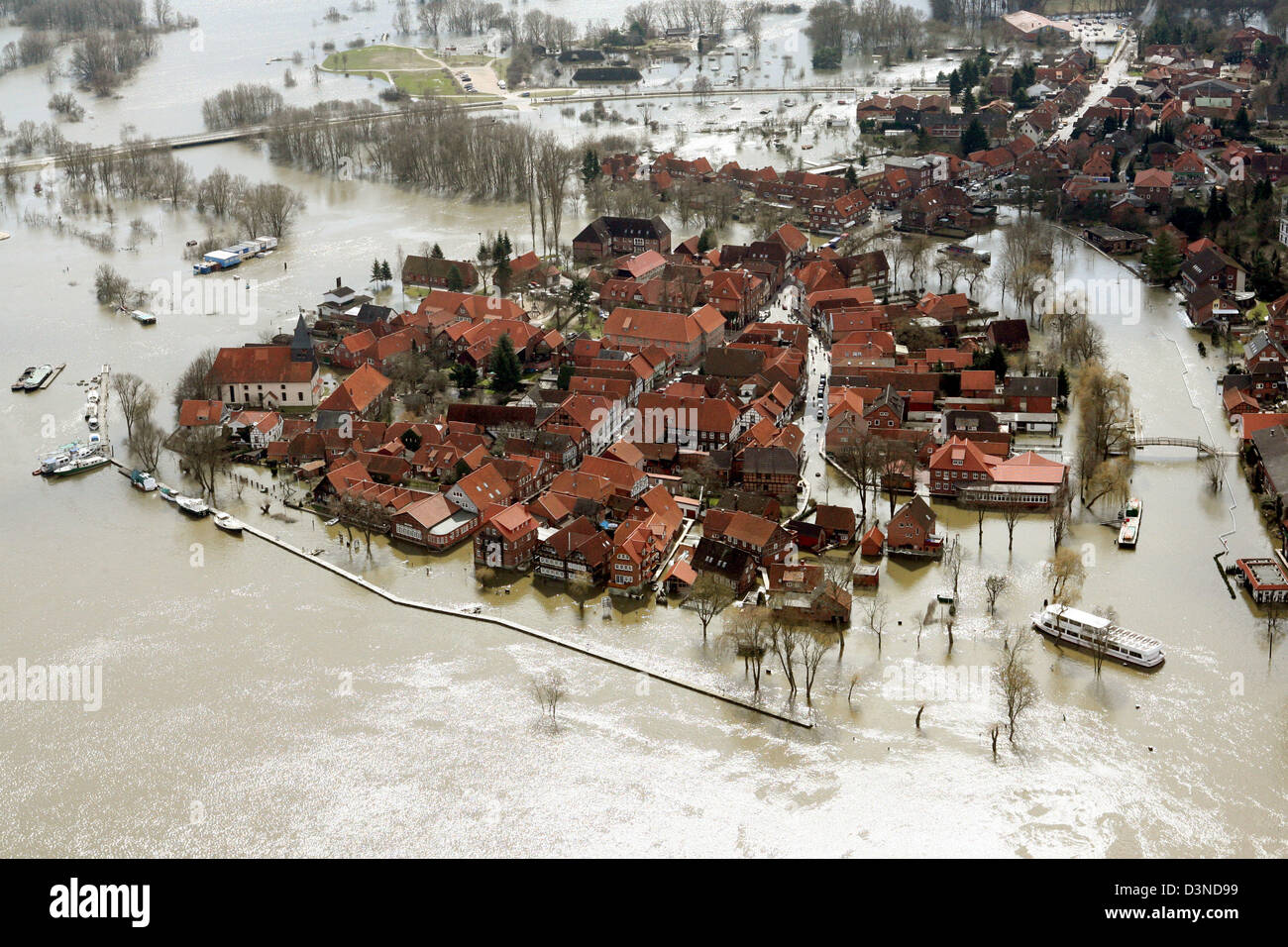 The picture shows the flooded part of the city of Hitzacker, Thursday, 06 April 2006. Approximately one third of the old town were flooded in the morning. The water stands 20 centimetre high in the city on the Elbe river. Photo: Holger Hollemann Stock Photo