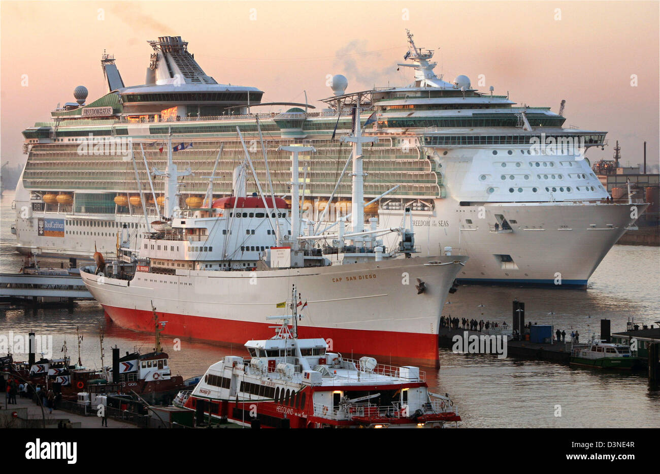 The giant cruiser 'Freedom of the Seas' is watched by many onlookers