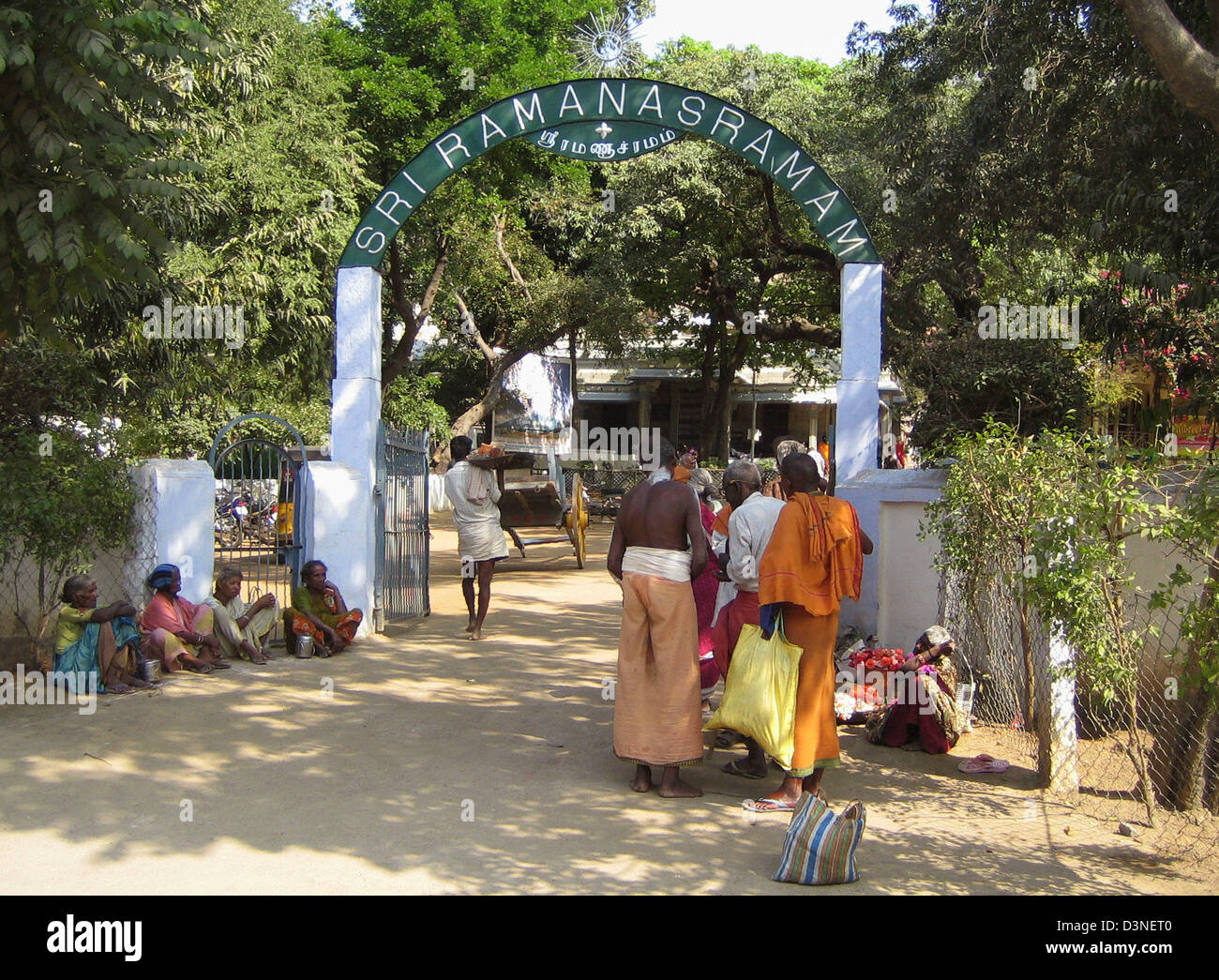 (dpa file) - The picture shows the entrance to the pilgrims' centre Sri Ramanasramam in Tiruvannamalai in the state of Tamil Nadu, India, 25 February 2006. Up-to-date thousands of people pilgrimage from all over the world to the place where the sage Ramana Maharshi (1879-1950) lived his live in modesty and reclusion. Maharshi is one of the most revered figures of spritual life. Pho Stock Photo