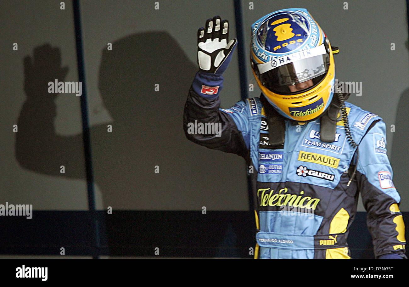 Spanish Formula One driver Fernando Alonso of Renault F1 team gives thumb  up after the qualifying session for the 2006 FORMULA 1 Grand Prix of Europe  at the Nuerburgring circuit, Germany, Saturday