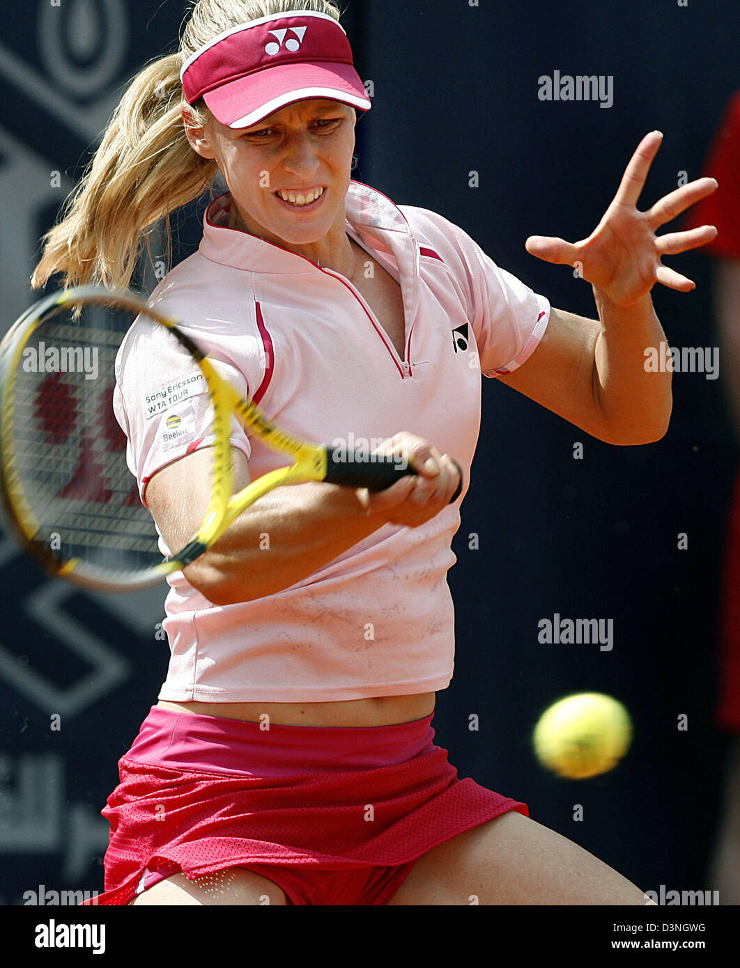 Russian tennis pro Elena Dementieva returns the ball during the match against Swiss Hingis at the German Open in Berlin, Germany, Wednesday, 10 May 2006. Dementieva lost the match 3-6 and 2-6. Photo: Wolfgang Kumm Stock Photo