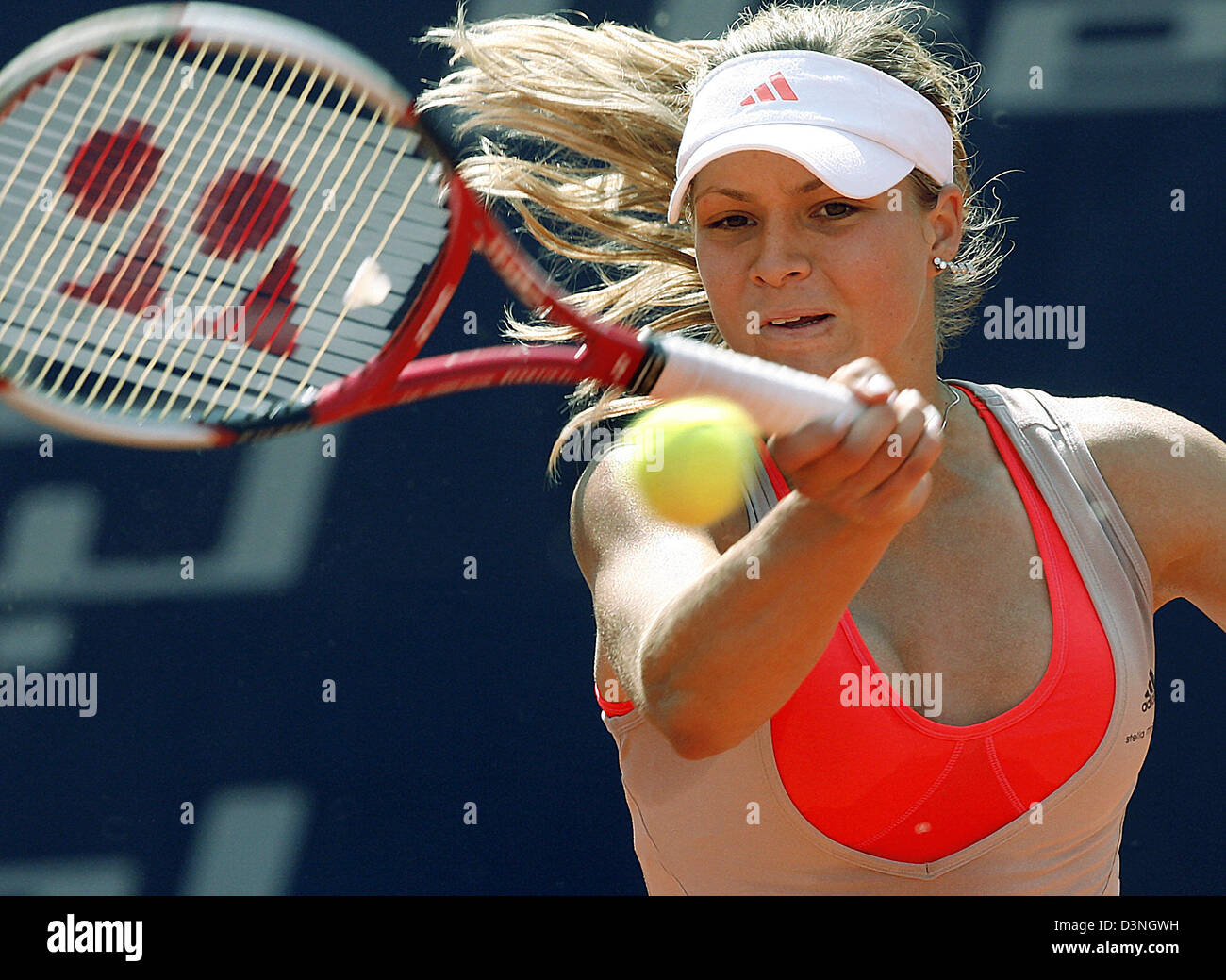 Russian tennis pro Maria Kirilenko returns the ball during the match against Belgian Henin-Hardenn at the German Open in Berlin, Germany, Wednesday, 10 May 2006. Kirilenko lost the match 1-6 and 0-6. Photo: Wolfgang Kumm Stock Photo