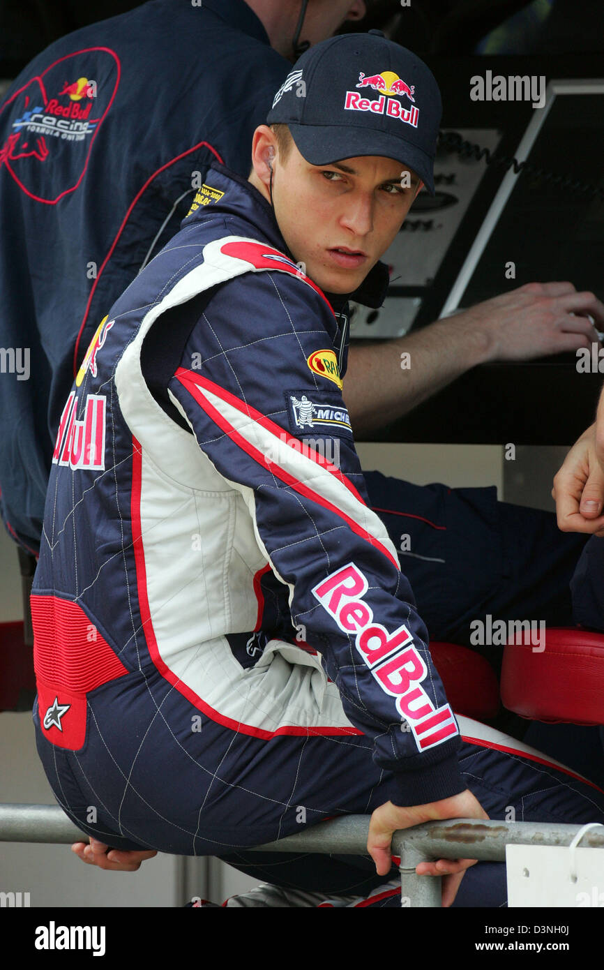 Austrian Formula One pilot Christian Klien of Red Bull Racing F1 team pictured sitting during the first training session to the 2006 FORMULA 1 Grand Prix of Spain at the race track Circuit de Catalunya in Montmelo near Barcelona, Spain, Friday, 12 May 2006. The 2006 FORMULA 1 Grand Prix of Spain takes place on Sunday. Photo: Gero Breloer Stock Photo