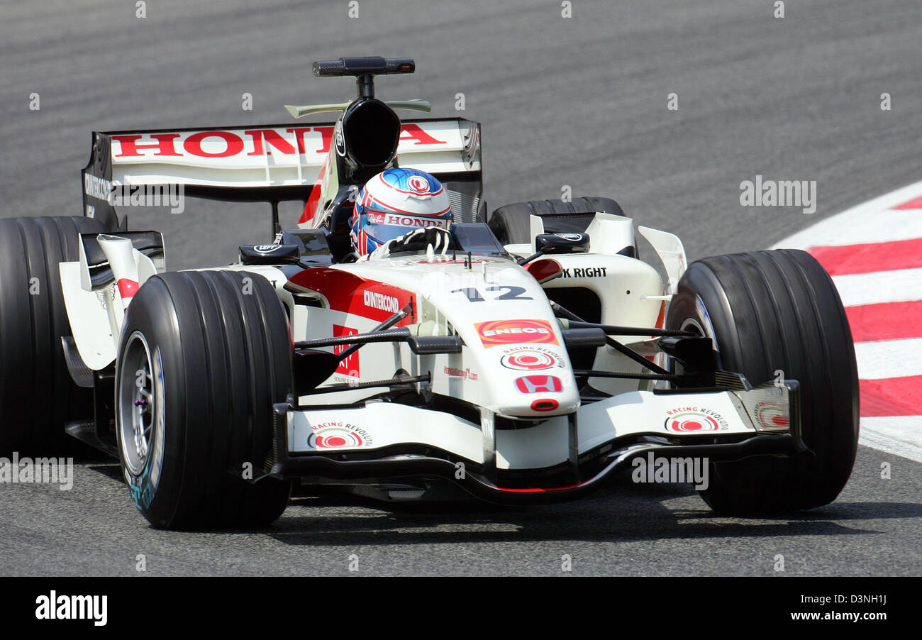 British Formula One pilot Jenson Button of Honda Racing F1 steers through the corner during the second training session to the 2006 FORMULA 1 Grand Prix of Spain at the race track Circuit de Catalunya in Montmelo near Barcelona, Spain, Friday, 12 May 2006. The 2006 FORMULA 1 Grand Prix of Spain takes place on Sunday. Photo: Gero Breloer Stock Photo