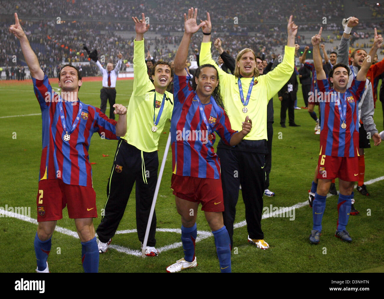 The players Juliano Belletti, Gabri Garcia, Ronaldinho, Maxi Lopez and Xavi Hernandez (L-R) of FC Barcelona celebrate their triumph over Arsenal London after the UEFA Champions league final match 2006 at the Stade de France in Paris, France, Wednesday, 17 May 2006. Barcelona won the match 2-1 after coming back from Arsenal's first half 1-0 lead. Photo: Andreas Gebert Stock Photo