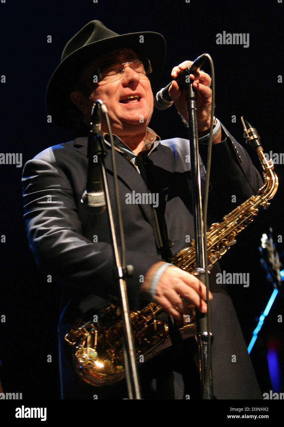 Irish rock singer Van Morrison performs at the music festival 'Traumzeit' (Dream Time) in the Duisburg-Nord Country Park in Duisburg, Germany, Thursday 18 May 2006. The festival runs from 18 May to 21 May 2006. Photo: Achim Scheidemann Stock Photo