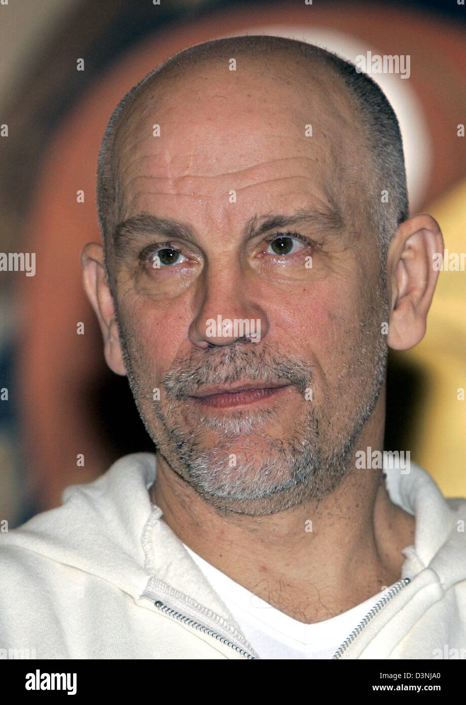 US-American actor John Malkovich poses during a photo call for his film 'KLIMT' in Cologne, Germany, Saturday 20 May 2006. The movie premieres tonight in Germany. Photo: Alexander Ruesche Stock Photo