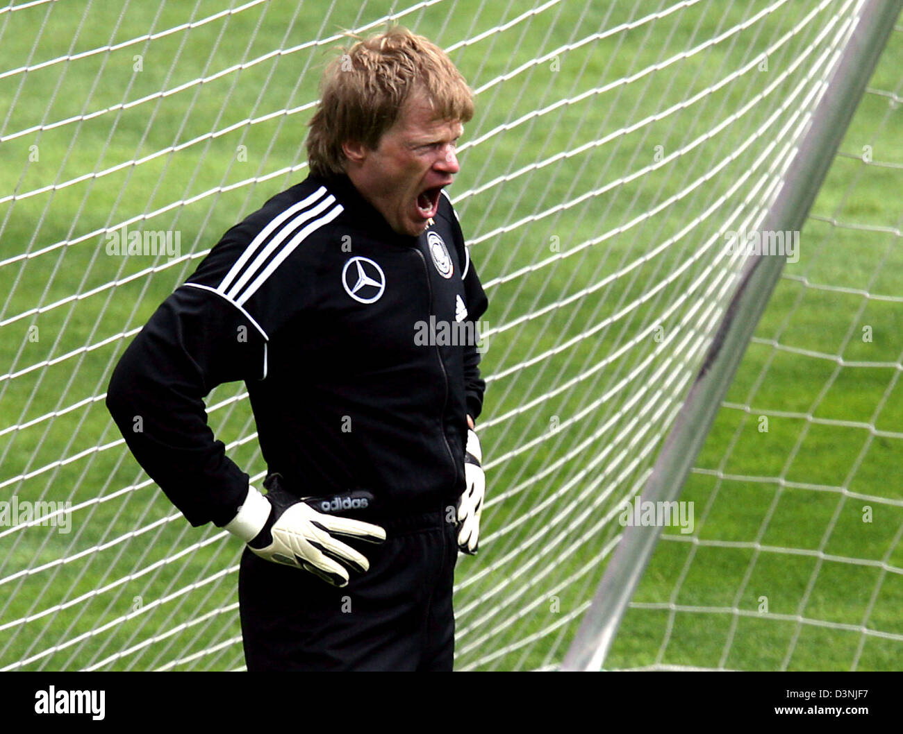 German international goalie Oliver Kahn puts on his shoes during the  training in Geneva, Switzerland, 29 May 2006. The German national soccer  team is preparing for the FIFA World Cup 2006 with