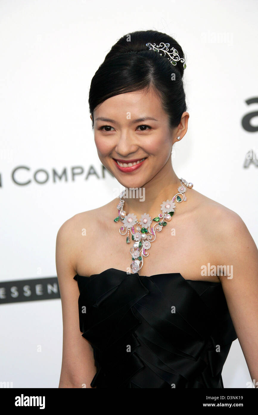 Actress Zhang Ziyi arrives at the traditional charity gala in the course of the Cannes Film Festival in Mougins, France, Thursday 25 May 2006. The gala benefits the amfAR Aids foundation. Photo: Hubert Boesl Stock Photo