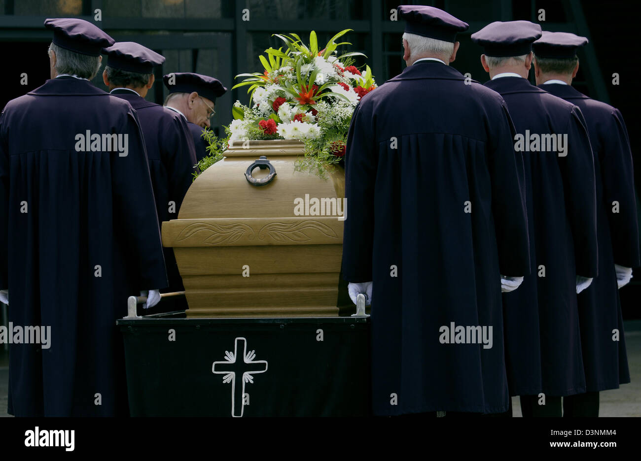 Pallbearers of funeral undertaker Karl Schumacher carry a coffin in Oberhausen, Germany, 24 April 2006. Schumacher founded the funeral service in 1904 and today it is the leading funeral service in the Ruhr-Basin region with 14 branches. Photo: Oliver Stratmann Stock Photo