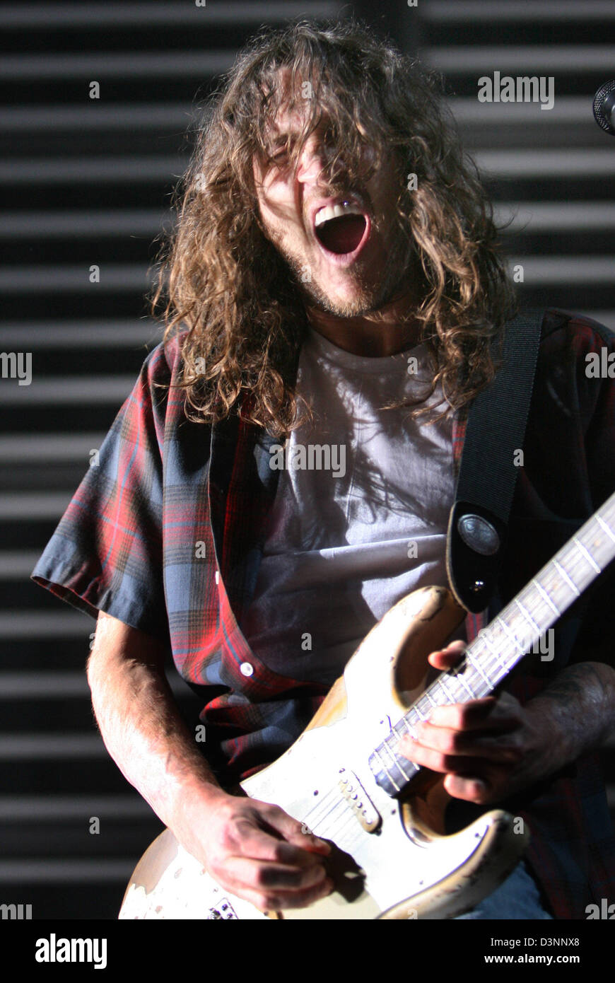 John Frusciante, guitarist of the rock band Red Hot Chili Peppers performs at their concert in the 'Westfalen Halle', Dortmund, Germany, Sunday, 11 June 2006. Photo: Achim Scheidemann Stock Photo