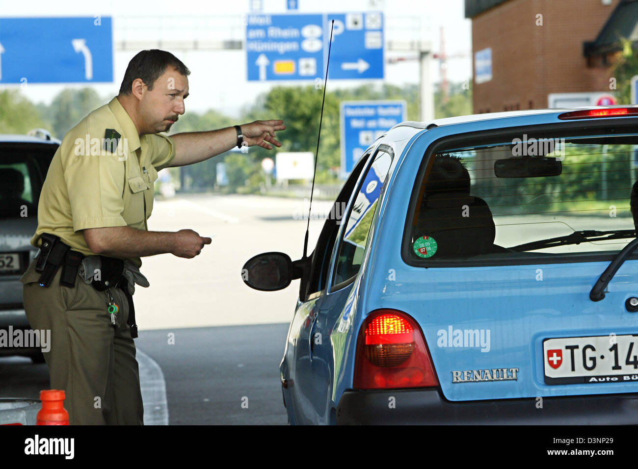 A German border control officer will search the car of Swiss soccer fans at the German-Swiss border control station Basel-Weil am Rhein, Germany, Tuesday, 13 June 2006. Police and border control intesified the controls at the borders of Switzerland and France due to the FIFA World Cup Group G match France vs Switzerland today in Stuttgart, Germany. Photo: Rolf Haid Stock Photo
