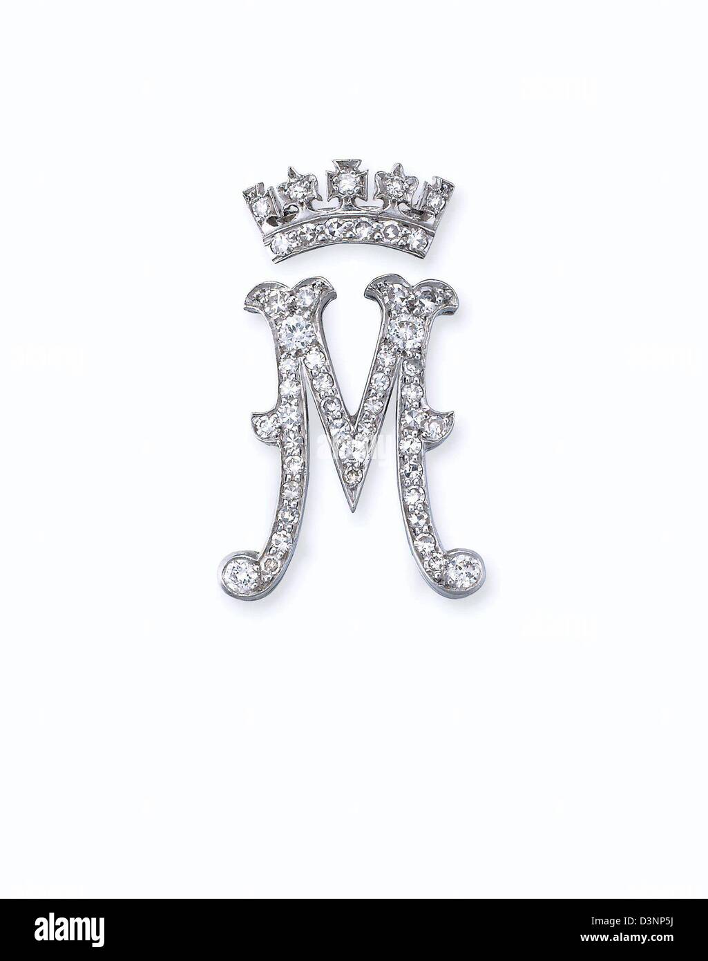 This diamond monogram brooch is one of the featured items in a sale of jewellery that belonged to Britain's late Princess Margaret, sister of Queen Elizabeth II by auctioneers Christie's. It is designed as Princess Margaret's personal cipher of the 'M' monogram beneath a coronet and was commissioned It is estimated to fetch between £3,000-5,000 (euros 4,500-7,500). Photo: dpa/Chris Stock Photo