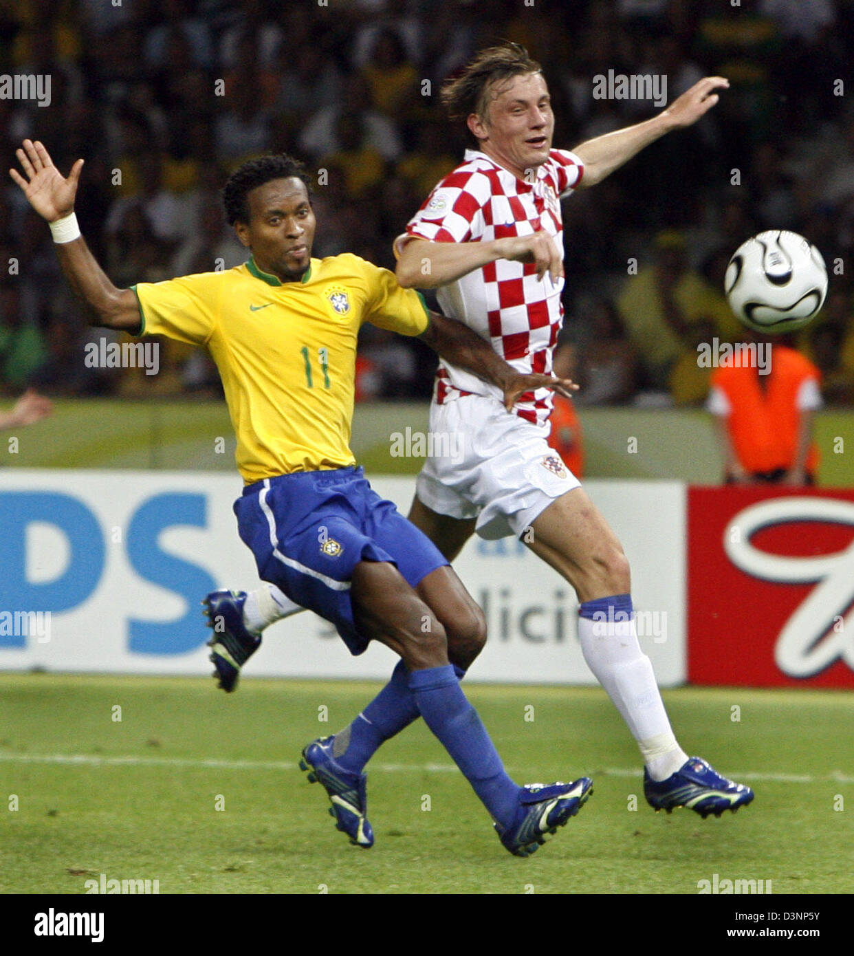 Brazilian Robinho (L) fights for the ball with Croatia's Niko Kranjcar during the FIFA World Cup 2006 group F preliminary match Brazil vs Croatia at the Olympic Stadium in Berlin, Germany, Tuesday, 13 June 2006. Photo: WOLFGANG KUMM +++ Mobile Services OUT +++ Please refer to FIFA's Terms and Conditions. Stock Photo