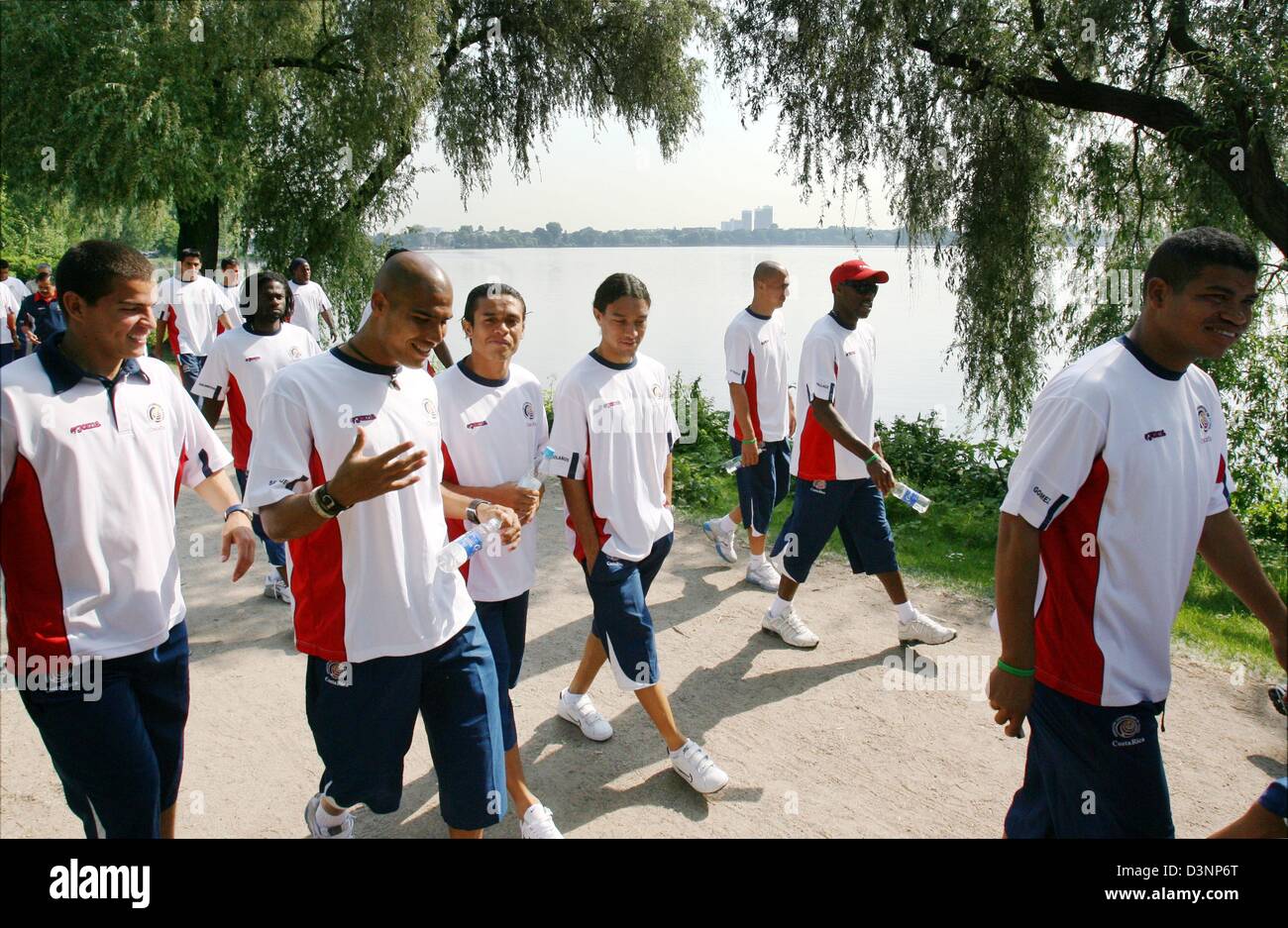 Players of the national soocer team of Costa Rica take a walk at the Alster in Hamburg, Germany, Wednesday, 14 June 2006. Costa Rica is preparing for the World Cup soccer match against Ecuador on Thursday, June 15th. Photo: Kay Nietfeld Stock Photo