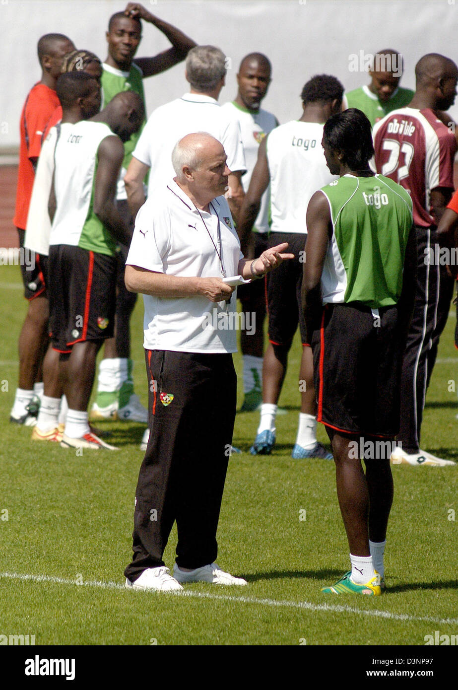 German Otto Pfister (front L) talks to Emmanuel Adebayor during a training session with the Togolese national soccer team in Wangen, Germany, Thursday, 15 June 2006. The ongoing coaching saga that has thrown Togo's FIFA World Cup 2006 campaign into disarray seems to be solved after Pfister agreed to return to the coaching position. Pfister last Saturday left the West African countr Stock Photo