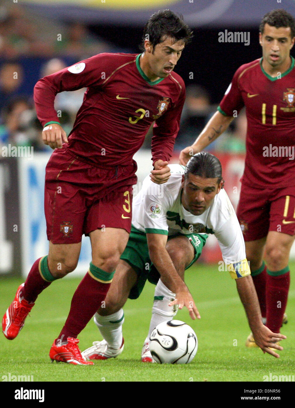 Caneira (L) and Simao Sabrosa (R) from Portugal and Rafael Marquez (C) from Mexico fight for the ball during the group D match of 2006 FIFA World Cup between Portugal and Mexico in Gelsenkirchen, Germany, Wednesday, 21 June 2006. DPA/ROLAND WEIHRAUCH +++ Mobile Services OUT +++ Please refer to FIFA's Terms and Conditions Stock Photo