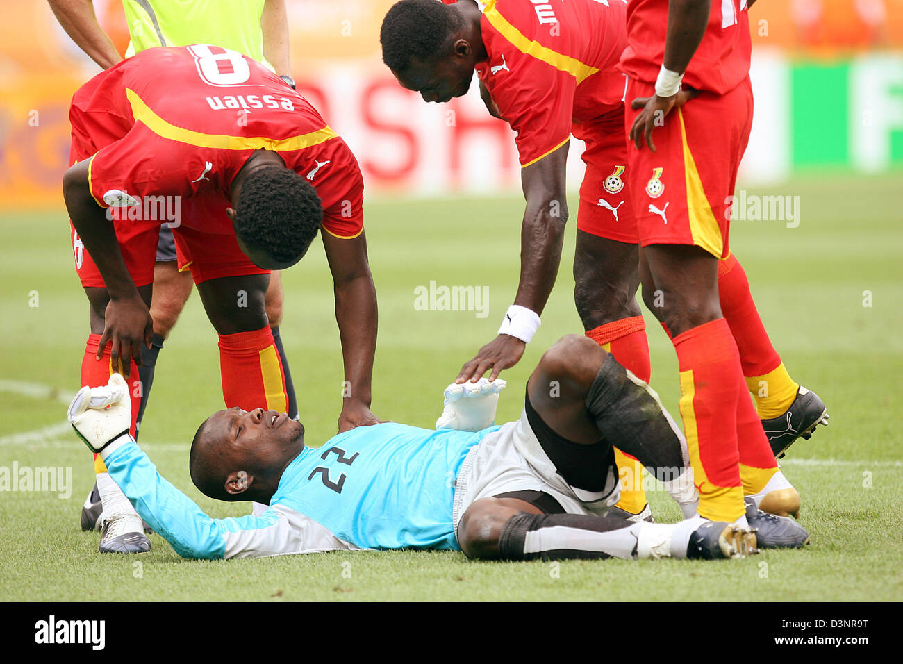 Goalkeeper Richard Kingson of Ghana is injured during the group E preliminary round match of the 2006 FIFA World Cup between Ghana and USA in Nuremberg, Germany, Thursday 22 June 2006. DPA/PETER KNEFFEL +++ Mobile Services OUT +++ Please also refer to FIFA's Terms and Conditions. Stock Photo