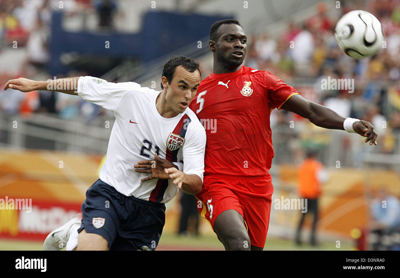 John Mensah of Ghana (R) fights for the ball with Landon Donovan of USA during the group E preliminary round match of the 2006 FIFA World Cup between Ghana and USA in Nuremberg, Germany, Thursday 22 June 2006. DPA/DANIEL KARMANN +++ Mobile Services OUT +++ Please also refer to FIFA's Terms and Conditions. Stock Photo