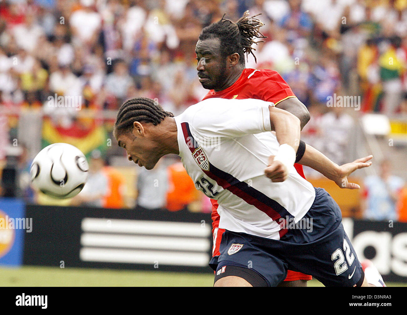 Razak Pimpong of Ghana (R) fights for the ball with Oguchi Onyewu of USA during the group E preliminary round match of the 2006 FIFA World Cup between Ghana and USA in Nuremberg, Germany, Thursday 22 June 2006. DPA/DANIEL KARMANN +++ Mobile Services OUT +++ Please also refer to FIFA's Terms and Conditions. Stock Photo