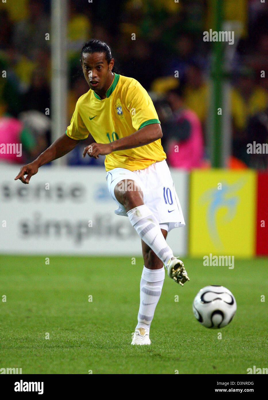 Brazilian soccer team hi-res stock photography and images - Alamy