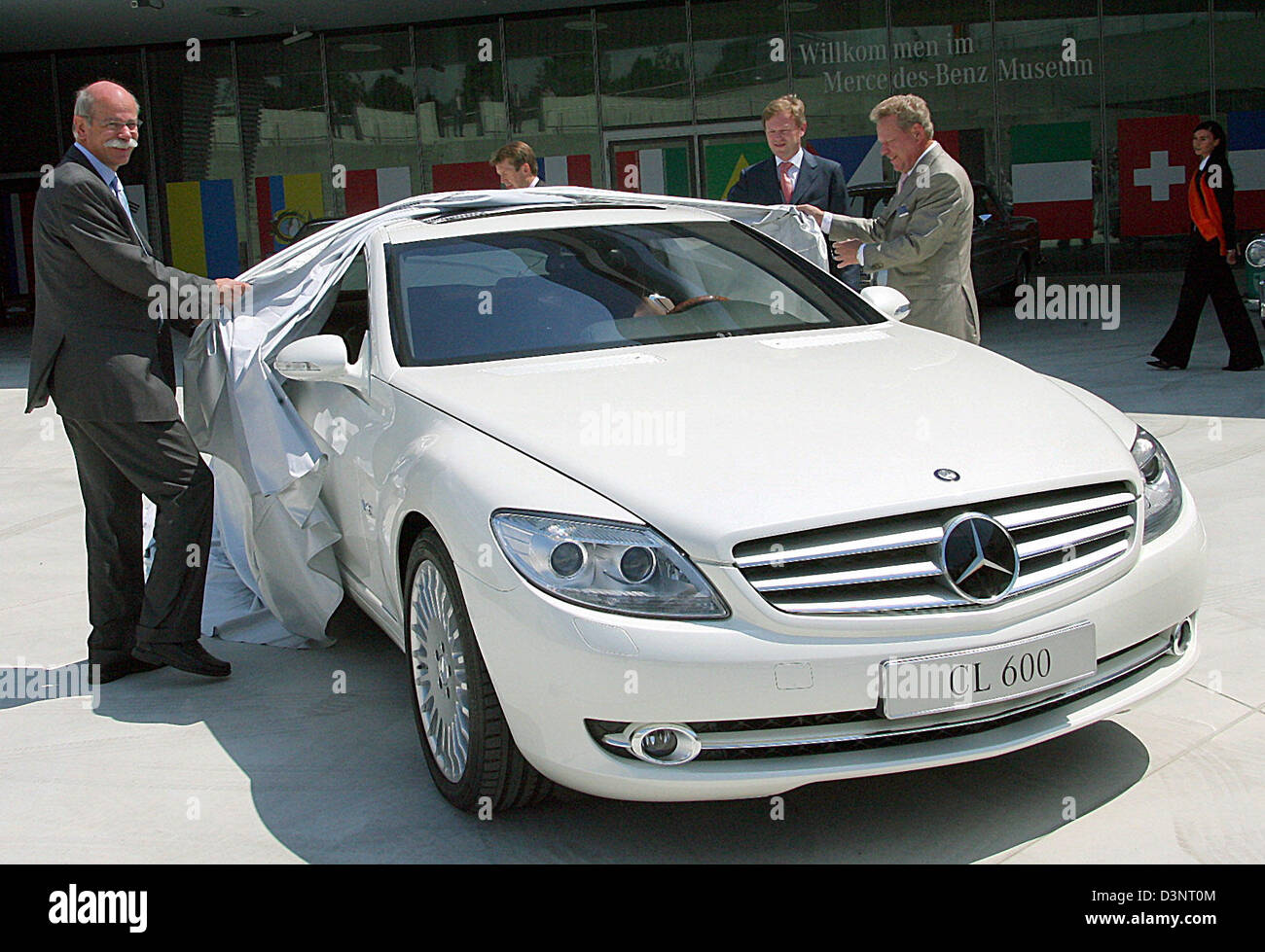 Daimlerchrysler Ag Ceo Dieter Zetsche L And Mercedes Benz Head Of Stock Photo Alamy