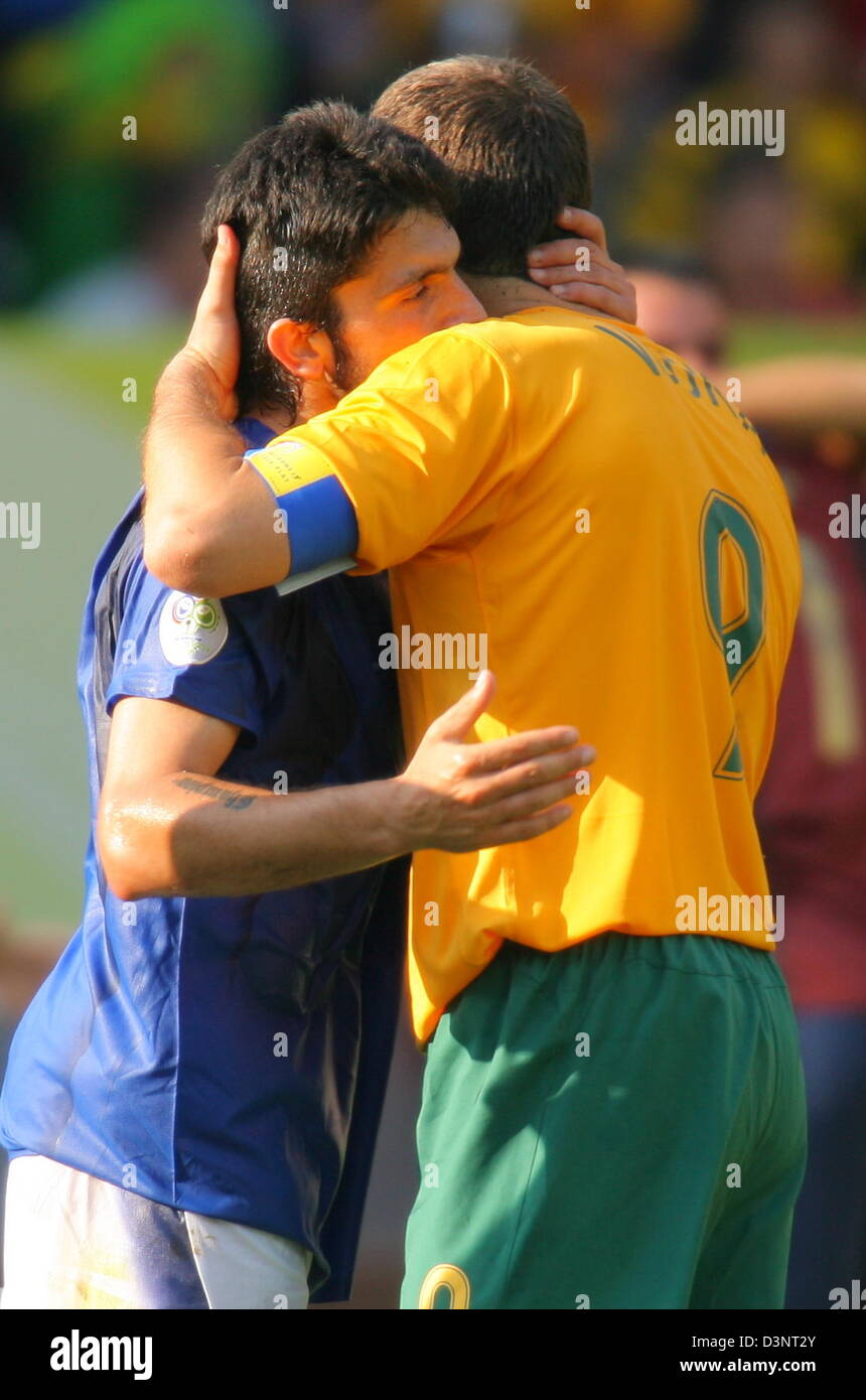 Mark Viduka (R) of Australia and Gennaro Gattuso of Italy photographed after the 2nd round match of the 2006 FIFA World Cup between Italy and Australia in Kaiserslautern, Germany, Monday, 26 June 2006. Photo: ARNE DEDERT +++ Mobile Services OUT +++ Please refer to FIFA's terms and conditions Stock Photo