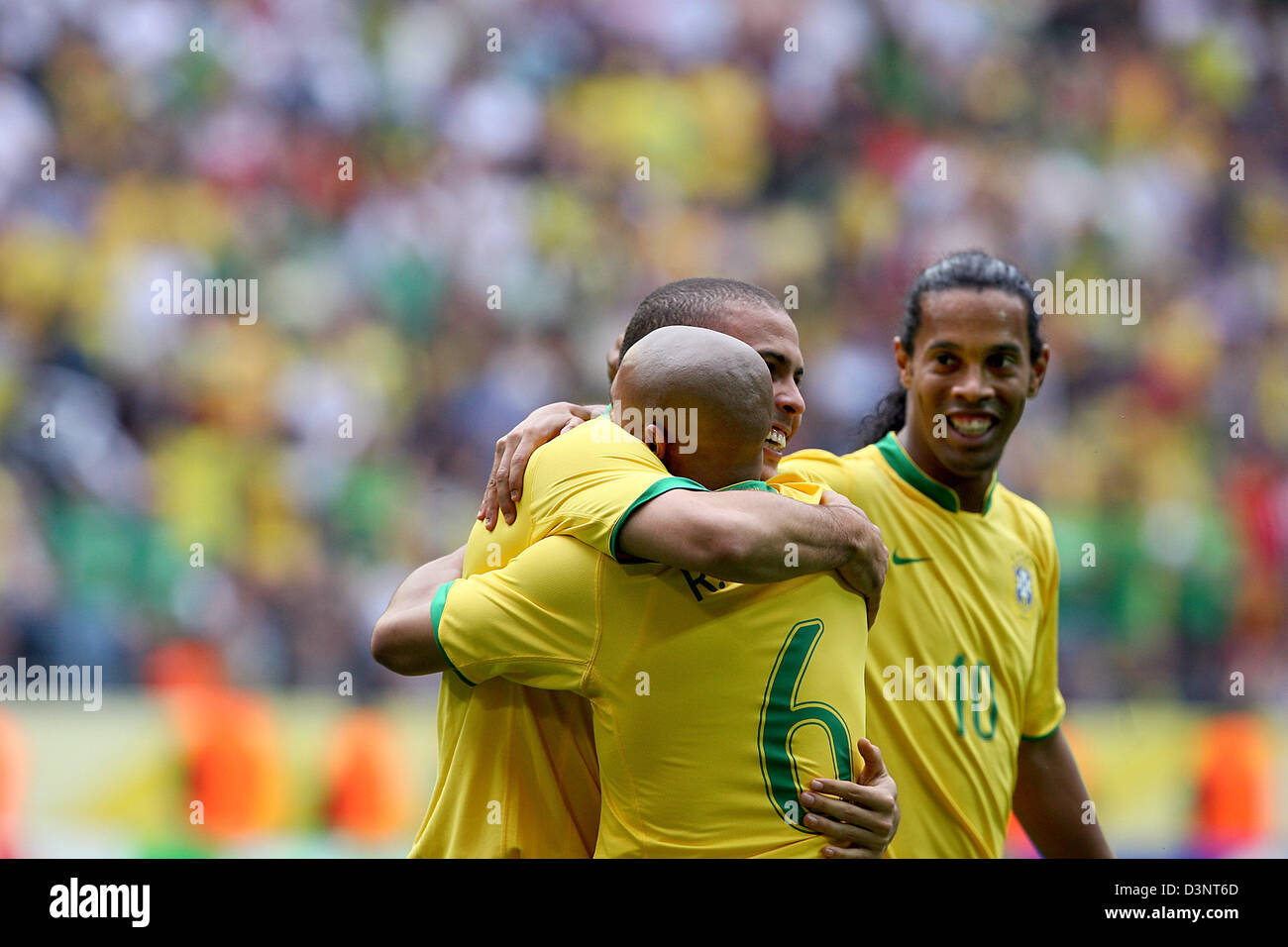 Ronaldo (L) from Brazil celebrates with his teammates Roberto Carlos (M) and Ronaldinho (R) after scoring the 1-0 lead during the 2nd round match of the 2006 FIFA World Cup between Brazil and Ghana in Dortmund, Germany, Tuesday, 27 June 2006. Photo: ACHIM SCHEIDEMANN +++ Mobile Services OUT +++ Please refer to FIFA's terms and conditions. Stock Photo