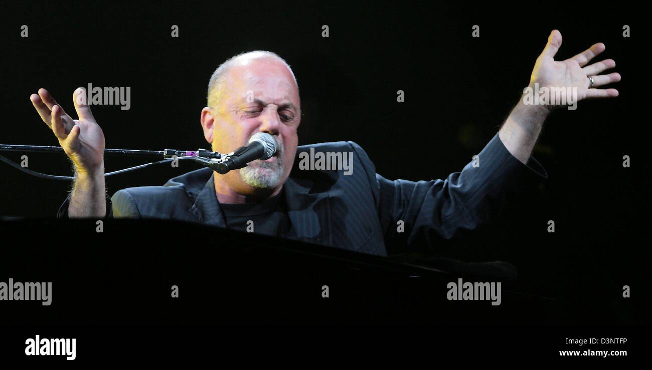 US-American musician Billy Joel performs at Color Line Arena in Hamburg, Germany, Thursday 29 June 2006. Joel will give his second and last Germany-concert in Frankfurt Main 02 June. Photo: Sebastian Widmann Stock Photo
