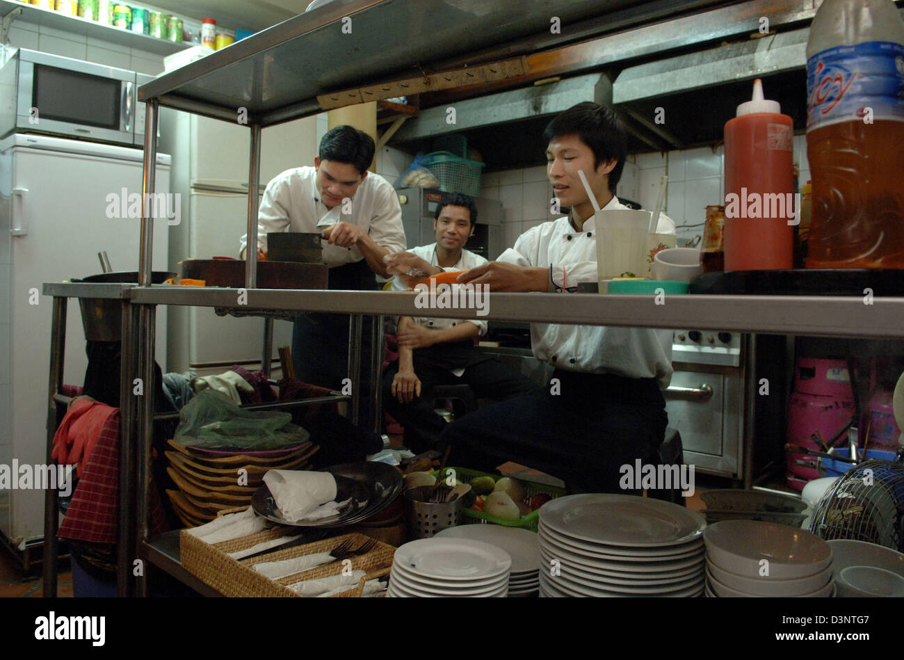 Three Cooks Three cooks in a restaurant hi-res stock photography and images - Alamy