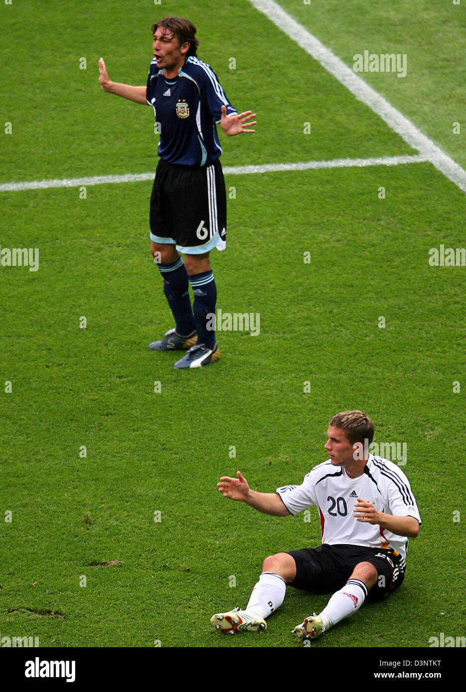 German Lukas Podolski (R) and Argentinian Gabriel Heinze react during the quarter final of the 2006 FIFA World Cup between Germany and Argentina at the Olympic stadium in Berlin, Germany, Friday, 30 June 2006. Photo: PETER KNEFFEL +++ Mobile Services OUT +++ Please refer to FIFA's Terms and Conditions. Stock Photo