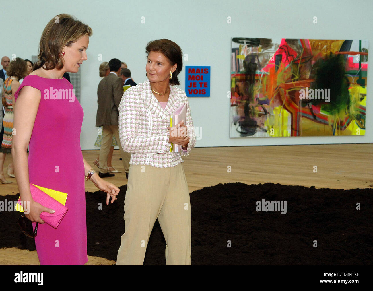 Crown Princess Mathilde of Belgium (L) chats with Princess Margarethe of Liechtenstein at the Musee d'Art Moderne Grand-Duc-Jean (Mudam) in Luxembourg, Luxembourg, Saturday, 1 July 2006. Kings Princes and Dukes of all over Europe came to the vernissage. Photo: Harald Tittel Stock Photo