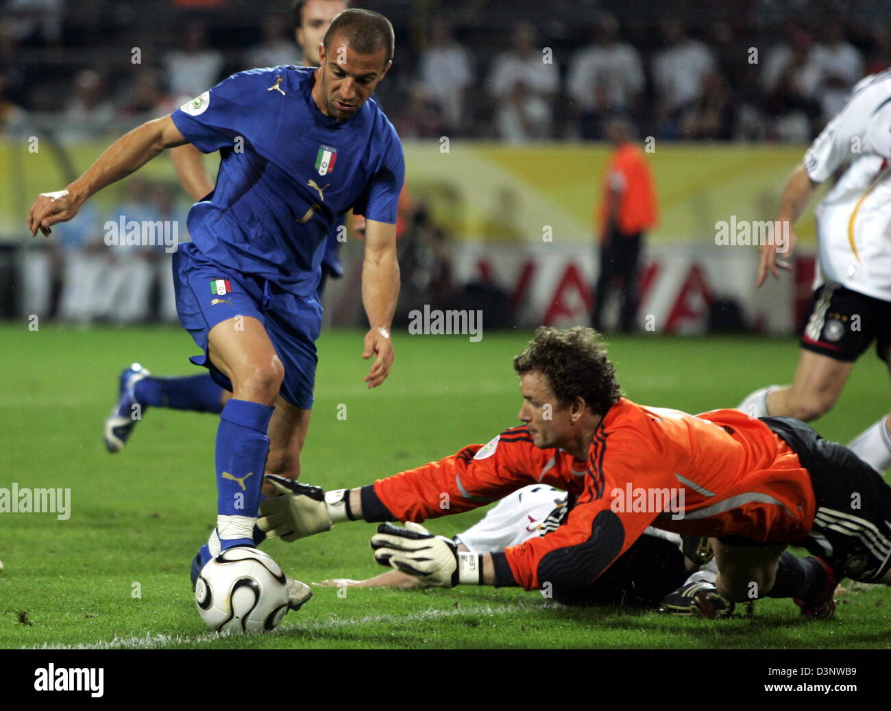 Goal keeper Jens Lehmann (R) from Germany vies with Alessandro del Piero from Italy during extra time of the semi-final of the 2006 FIFA World Cup between Germany and Italy in Dortmund, Germany, Tuesday, 04 July 2006. DPA/ROLAND WEIHRAUCH +++ Mobile Services OUT +++ Please refer to FIFA's terms and conditions Stock Photo