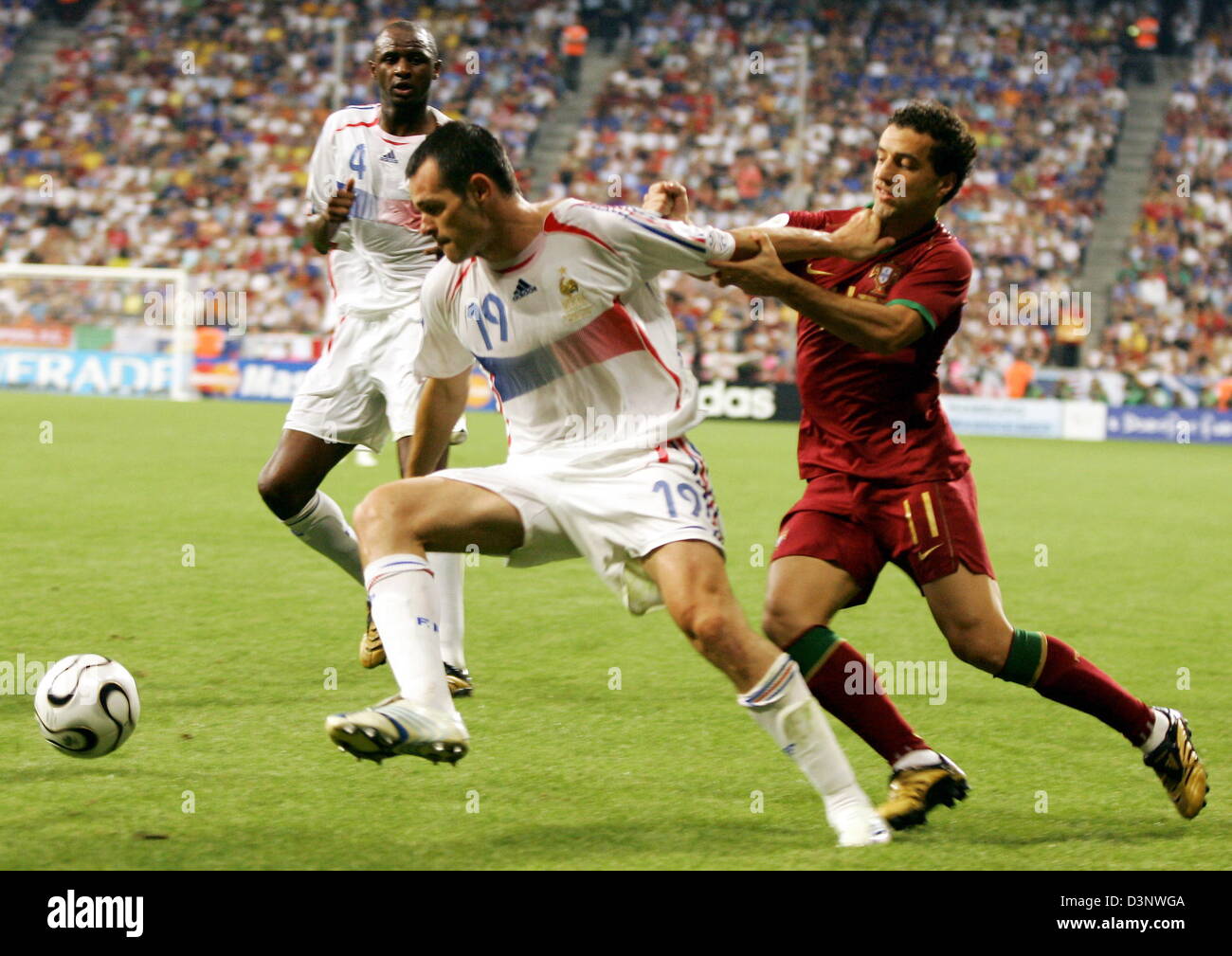 Simao Sabrosa of Portugal (R) tries to stop French Willy Sagnol during the semi final match of the 2006 FIFA World Cup between Portugal and France in Munich, Germany, Wednesday 05 July 2006. Photo: MATTHIAS SCHRADER +++ Mobile Services OUT +++ Please refer to FIFA's terms and conditions Stock Photo