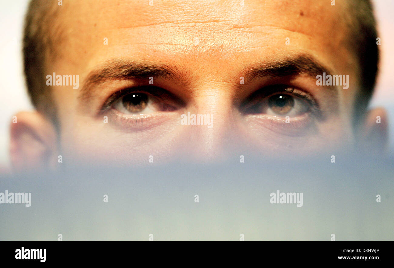 The picture shows Italian soccer player Alessandro del Piero during the team's press conference at the 'Casa Azzurri', the Italian World Cup headquarter in Duisburg, Germany, Thursday, 06 July 2006. Italy will face France in the FIFA World Cup 2006 final in Berlin Sunday, 09 July 2006. Foto: Roland Weihrauch Stock Photo