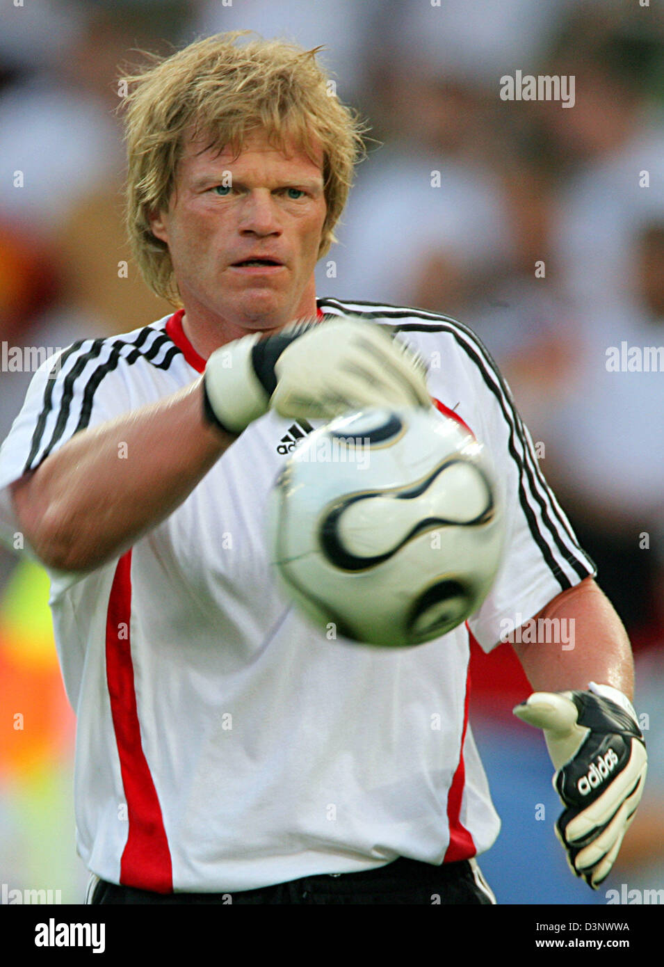 German international goalie Oliver Kahn puts on his shoes during the  training in Geneva, Switzerland, 29 May 2006. The German national soccer  team is preparing for the FIFA World Cup 2006 with