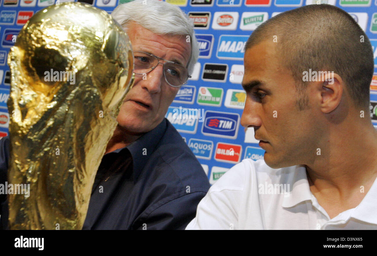 Italian coach Marcello Lippi (L)  looks at his player Fabio Cannavaro and the World Cup trophy during a press conference in Duisburg, Germany, Monday, 10 July 2006. Italy became the new soccer World Champion when defeating France in a penalty shoot-out in Berlin on Sunday. Foto: Bernd Thissen Stock Photo