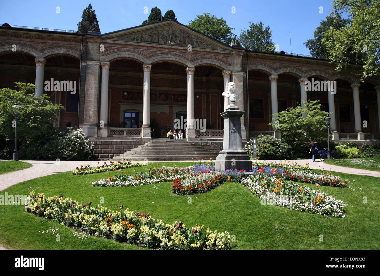 The photo shows the 'Kaiser Wilhelm-Denkmal' (monument) in front of the pump room in Baden-Baden, Germany, 01 June 2006. The pump room was built according to plans of Heinrich Huebsch in 1842. 16 corinthian columns support the 90m long open entrance hall with 14 wall paintings. Photo: Uli Deck Stock Photo