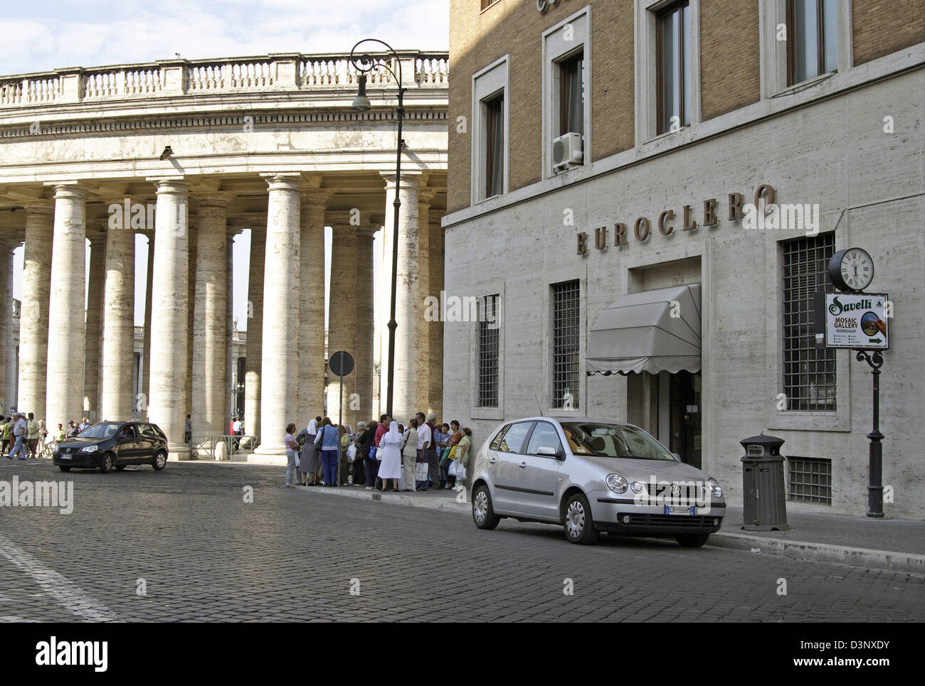 The picture shows the entrance area of Euroclero, a shop for clerical clothes, in which Pope Benedict XVI. is a customer in Rome, Italy, Thursday, 04 May 2006. Photo: Lars Halbauer Stock Photo