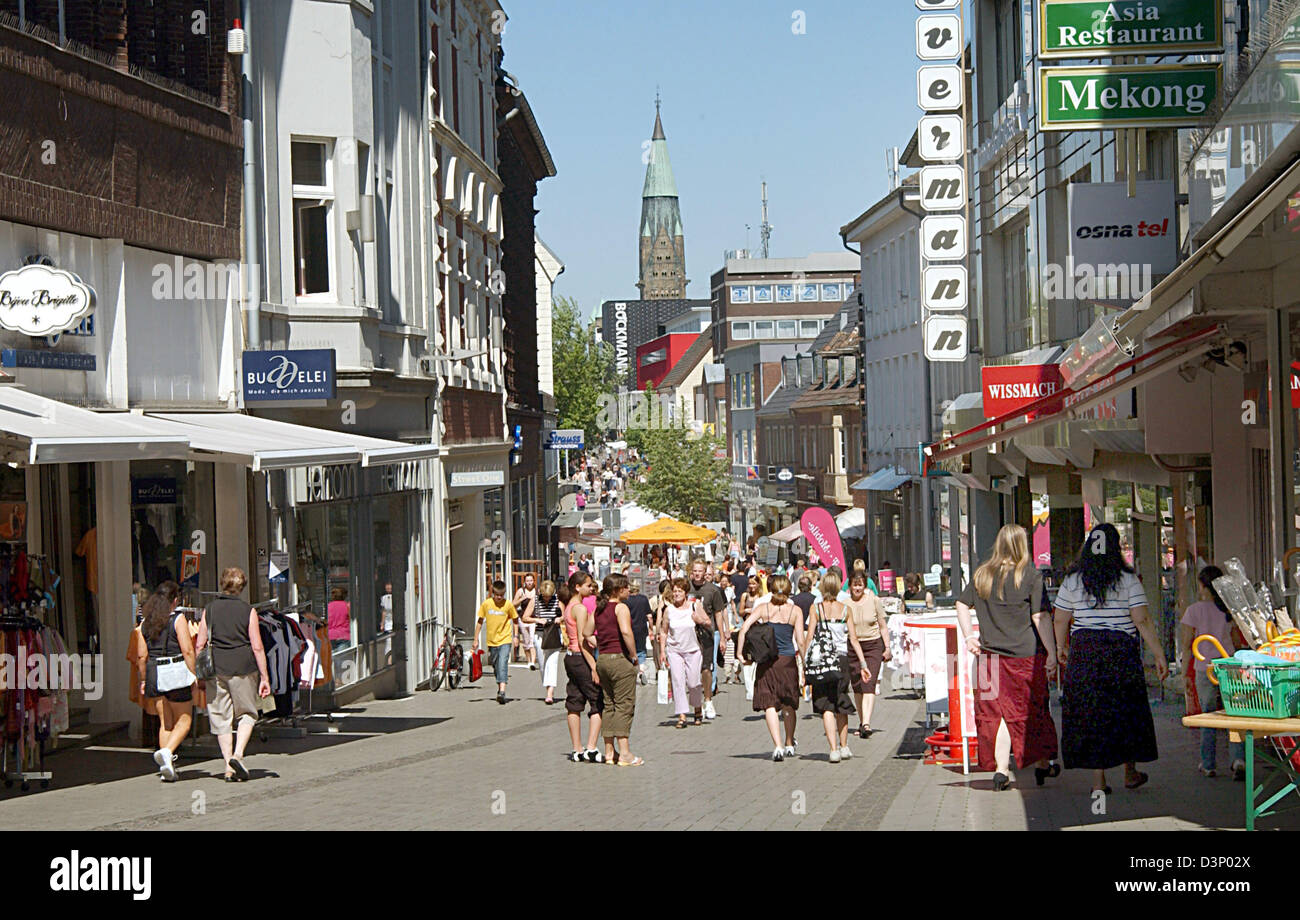 The picture shows the shopping street in downtown Rheine, Germany