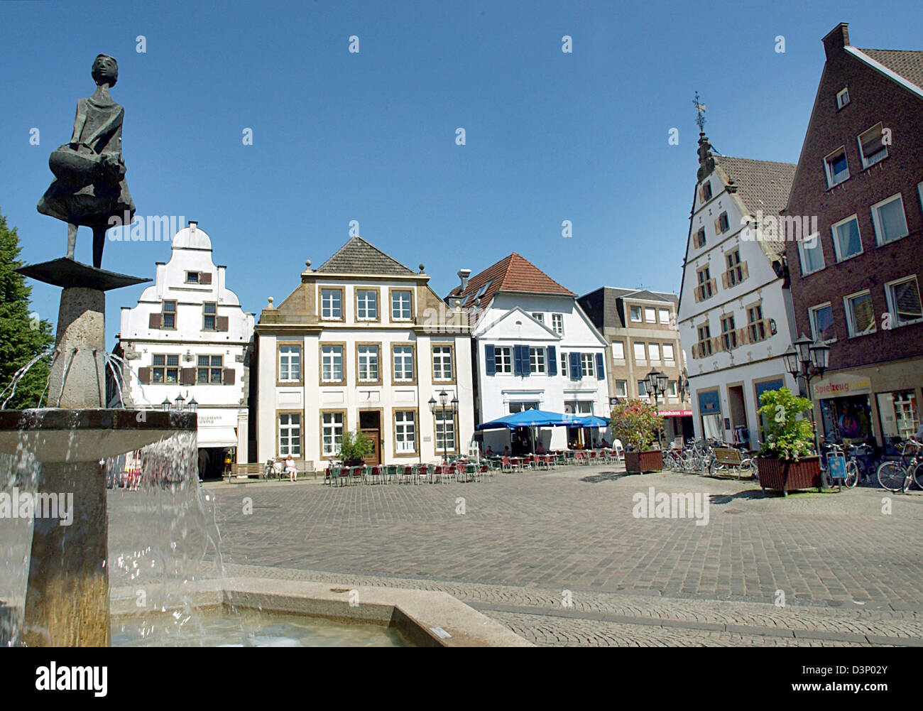 The picture shows a view over the market square in downtown Rheine ...