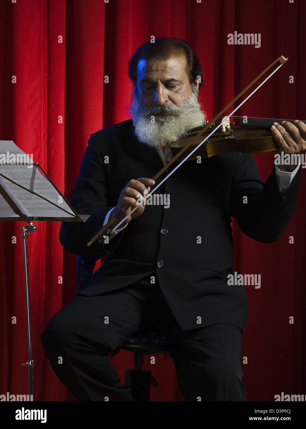 Violinist performing in a concert Stock Photo Alamy