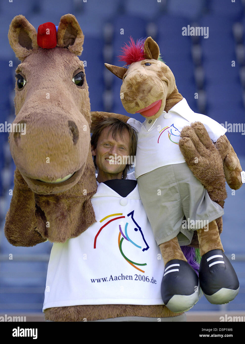 Impersonator Hans-Juergen van Almsick presents the official mascot of the 2006 World Equestrian Games horse 'Karli' in Aachen, Germany, Friday, 21 July 2006. Photo: Uwe Anspach Stock Photo