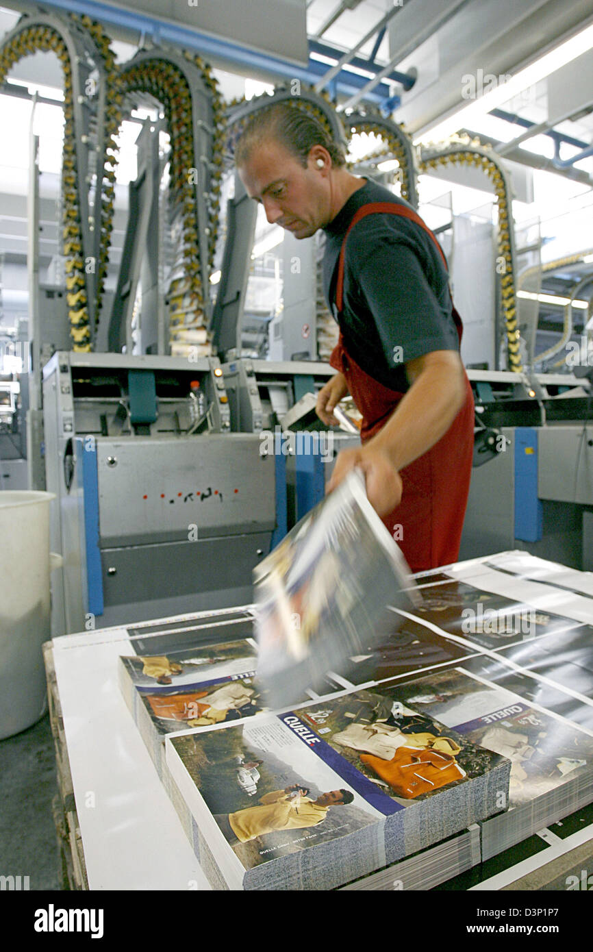 An employee stacks leaflets in the Prinovis printing plant in Nuremberg, Germany, 27 June 2006. Prinovis is a joint-venture of publishing companies Bertelsmann, Gruner&Jahr and Springer and one of Europe's biggest rotogravure printing companies. Photo: Daniel Karmann Stock Photo