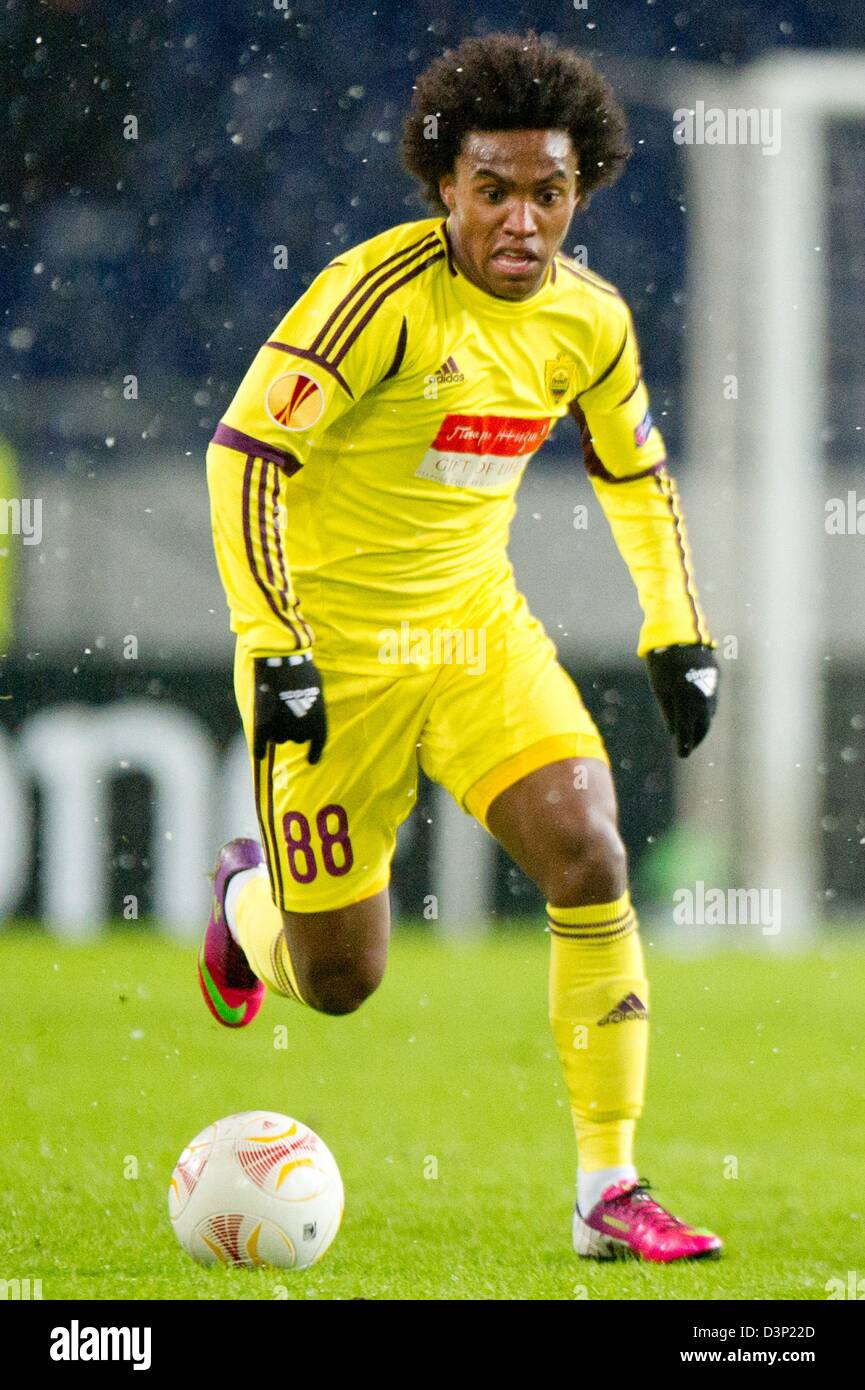 Makhachkala's Willian controlls the ball during the UEFA Europa League round of 32 second leg soccer match between Hanover 96 and FC Anzhi Makhachkala at Hannover Arena in Hanover, Germany, 21 February 2013. Photo: Sebastian Kahnert/dpa Stock Photo