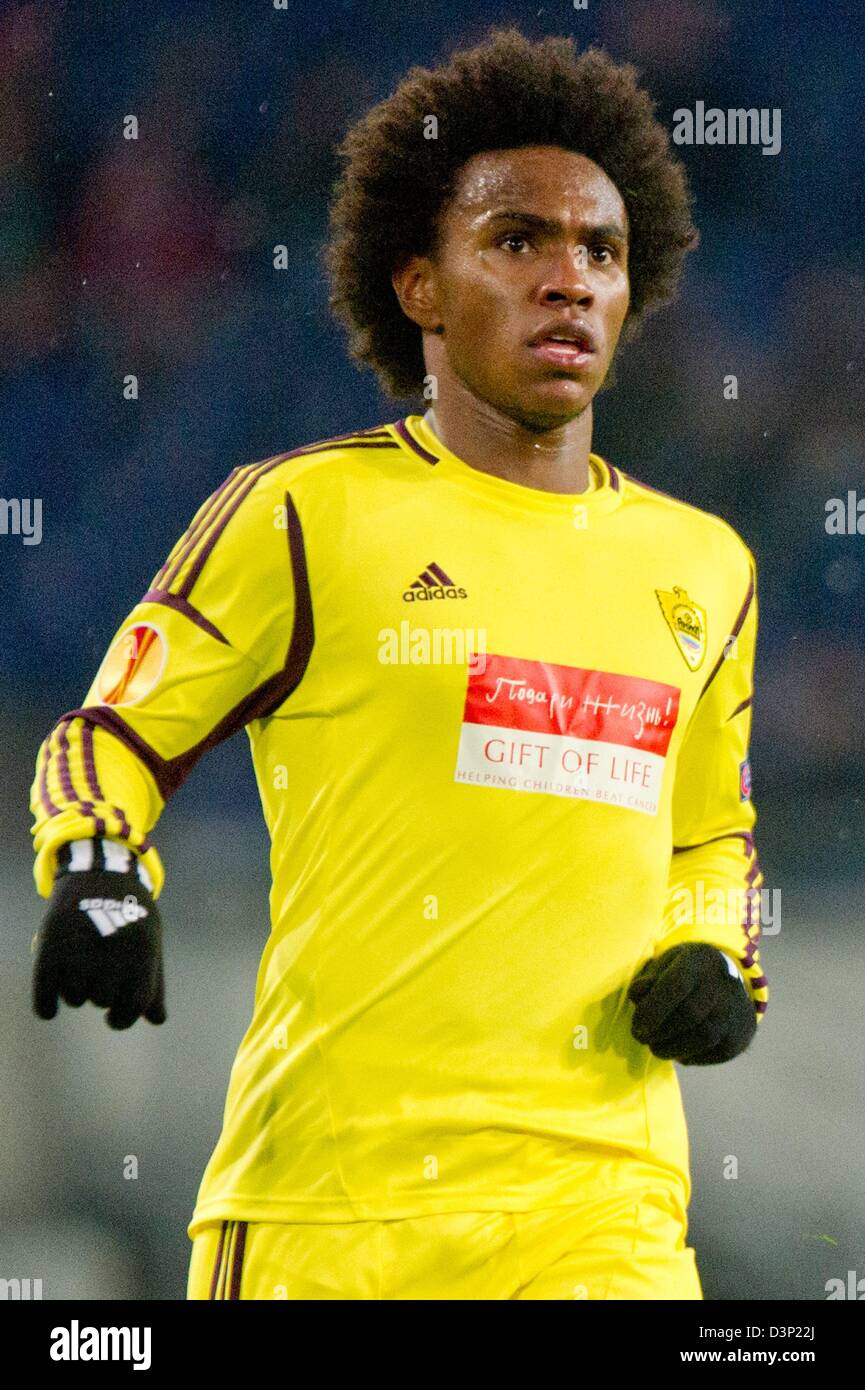 Makhachkala's Willian looks on during the UEFA Europa League round of 32 second leg soccer match between Hanover 96 and FC Anzhi Makhachkala at Hannover Arena in Hanover, Germany, 21 February 2013. Photo: Sebastian Kahnert/dpa Stock Photo