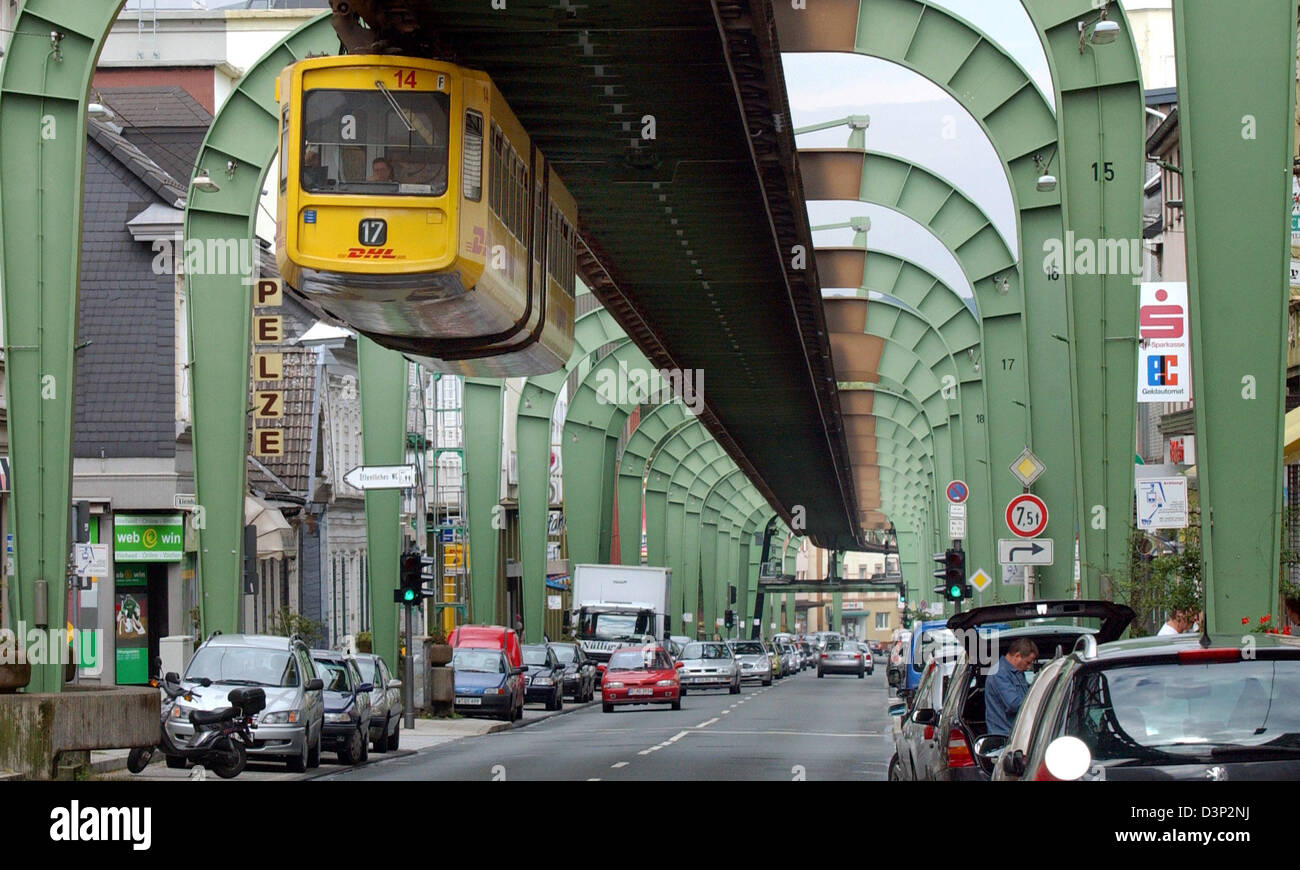 The picture shows the elevated cable railway above Sonnborner street in